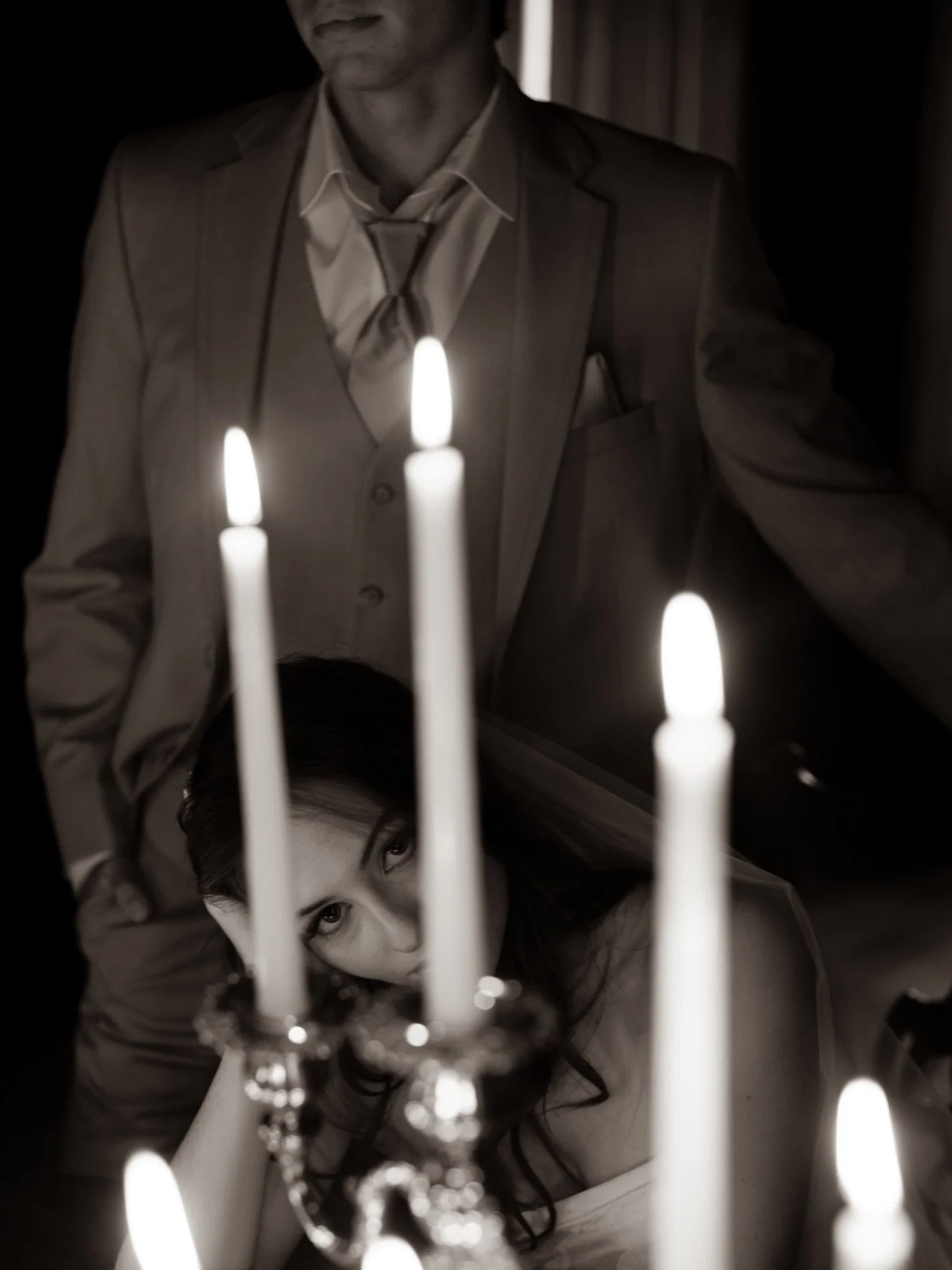 Candles in a dark space will always be a vibe! @flaglercollegeweddings @tebaultbridal @j.lea.florals @looksbymay 
.
.
#staugustineweddingphotographer #jacksonvilleweddingphotographer #jaxweddingphotographer #floridaweddingphotographer #miamiweddingph