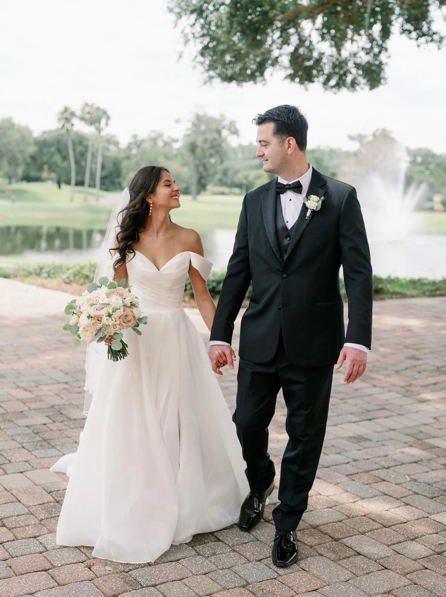 The Pearsons ✨ // Andrea + Luke had a beautiful brunch wedding at @tpcsawgrassweddings and I&rsquo;m so happy to have been a part of it! Congratulations you two! 🤍 
Planning: @flaireweddings 
DJ: @coscelebrations 
HMUA: @makeupbypaulinaperez 
Videog