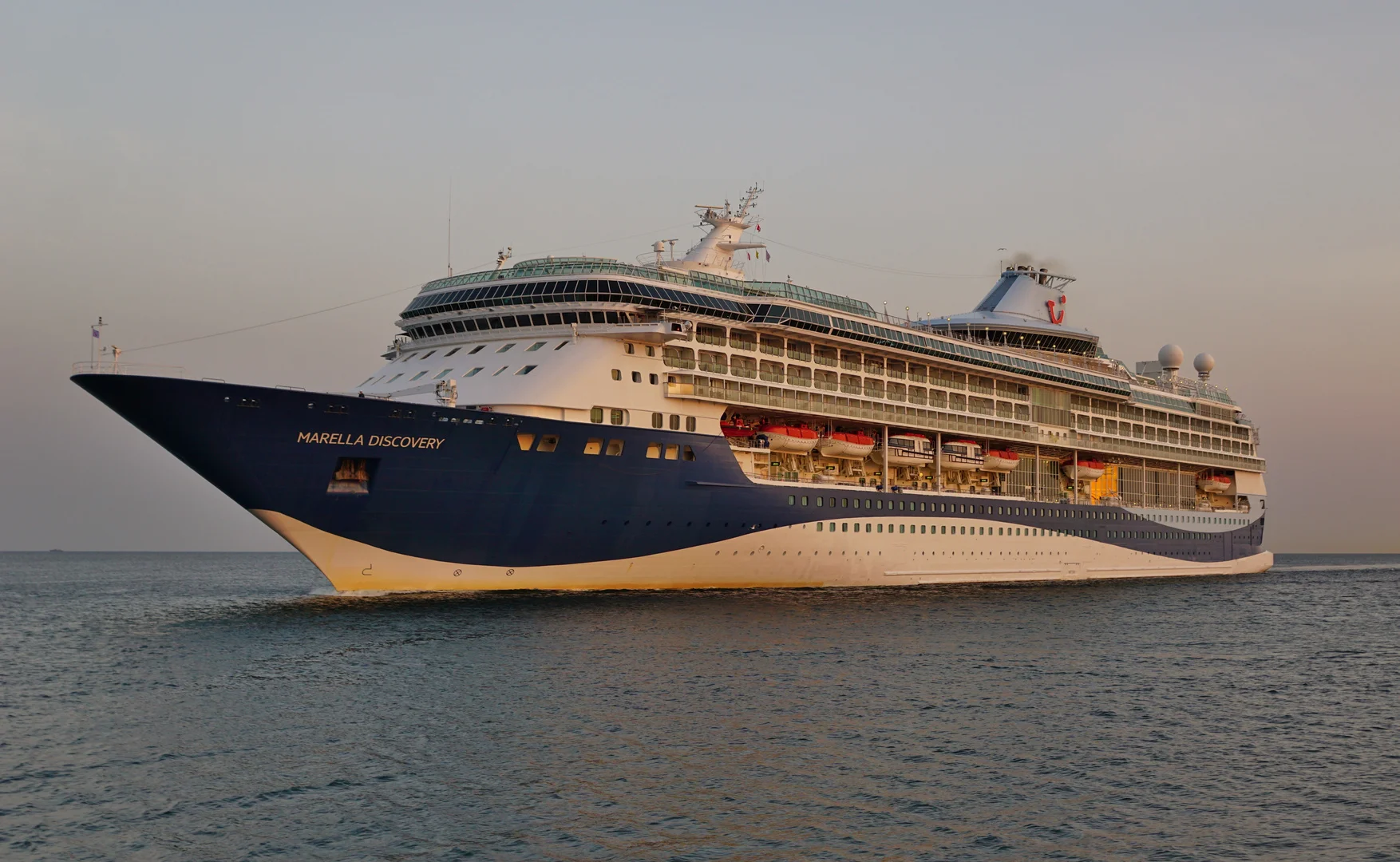 marella-discovery-in-warnemuende-einlaufend-864f2793-cf04-46cf-bbf7-eaf9ae69a982.jpg