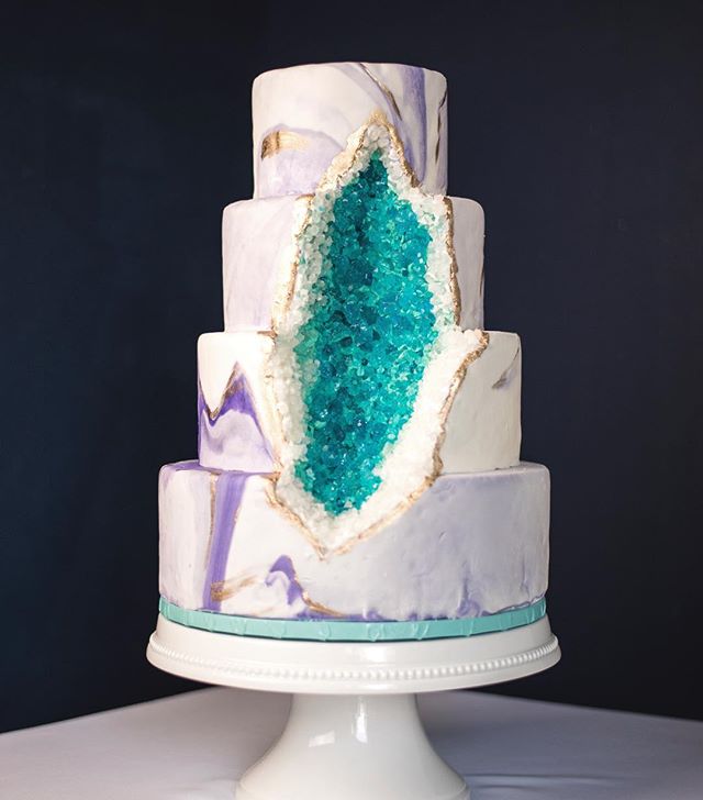 #tbt I love this cake so much! It was so fun to make and my kids loved eating all of the extra candy pieces ๐ญIโm excited to make my next wedding cake!๐#cake #weddingcake #cakesofinstagram #bakery #blackandjewish #blackownedbusiness #familyowned #ilovebaking #doingwhatilove #mn #geodecake #marblecake