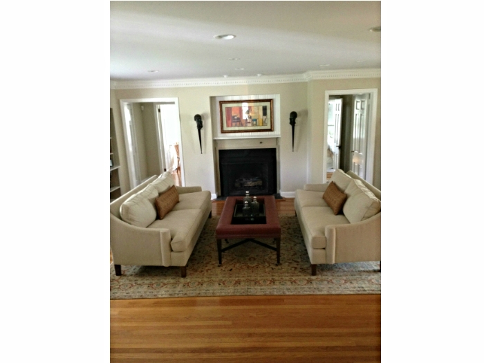 Modern clean lines in Briarcliff Manor, NY
