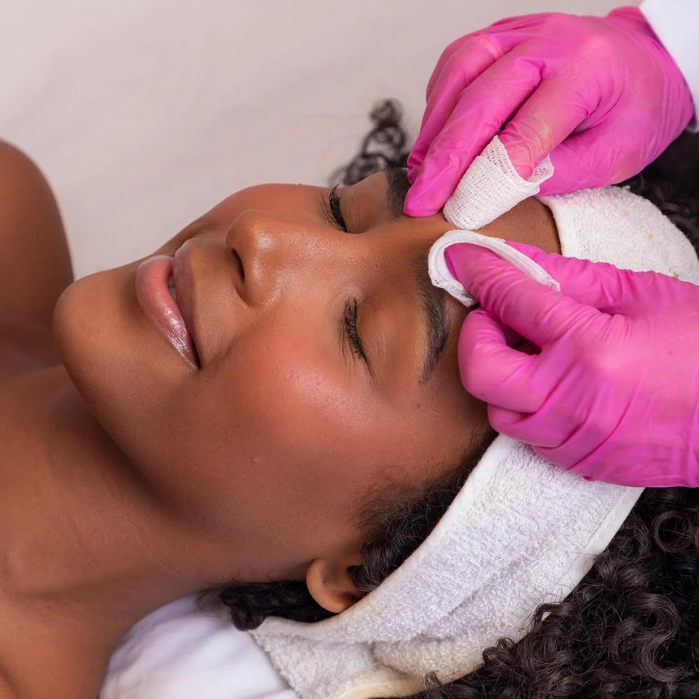 🧴 New Client Summer Special &ndash; 15% Off All Services! ☀️
📍 DERMASPACE | 509 Olive Way, Suite 1315, Seattle, WA
Ready to take your skin to the next level? First-time clients get 15% off all treatments with Madeline or Mia through August 31st!
Ch