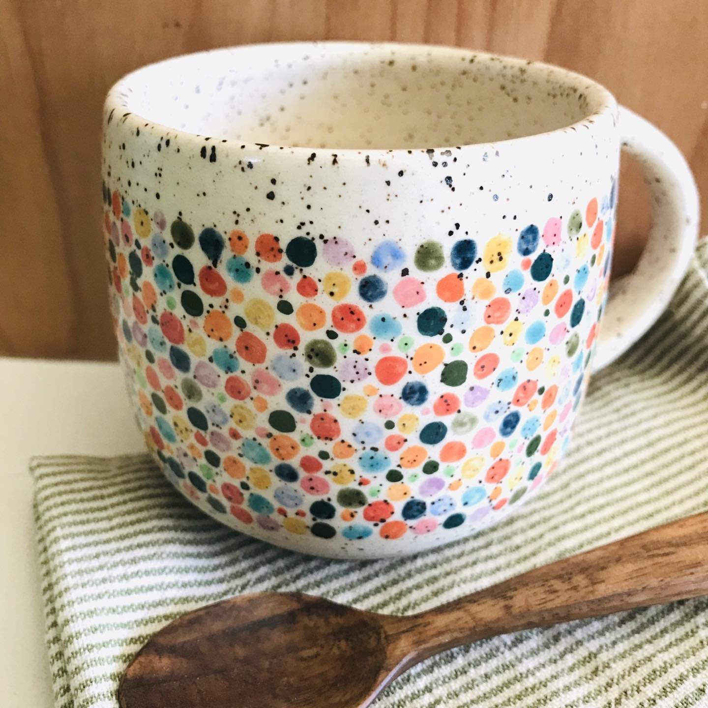 Dot mug in speckled white clay, in my shop and similar with me at the Easthampton Clay Spring sale May 11th 💙

#pottery #ceramics #art #illustratedceramics #illustratedpottery #surfacedesign #handmade #craft #wheelthrown #easthamptonclay #illustrato