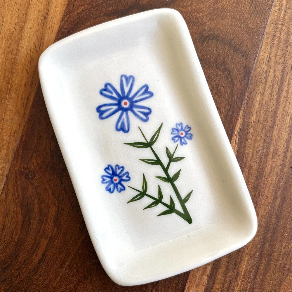 Flower rectangle dishes in porcelian and speckled white