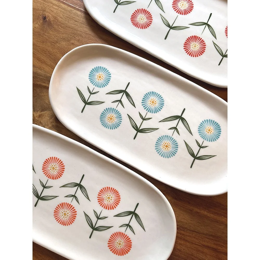 Daisy long platter in porcelain