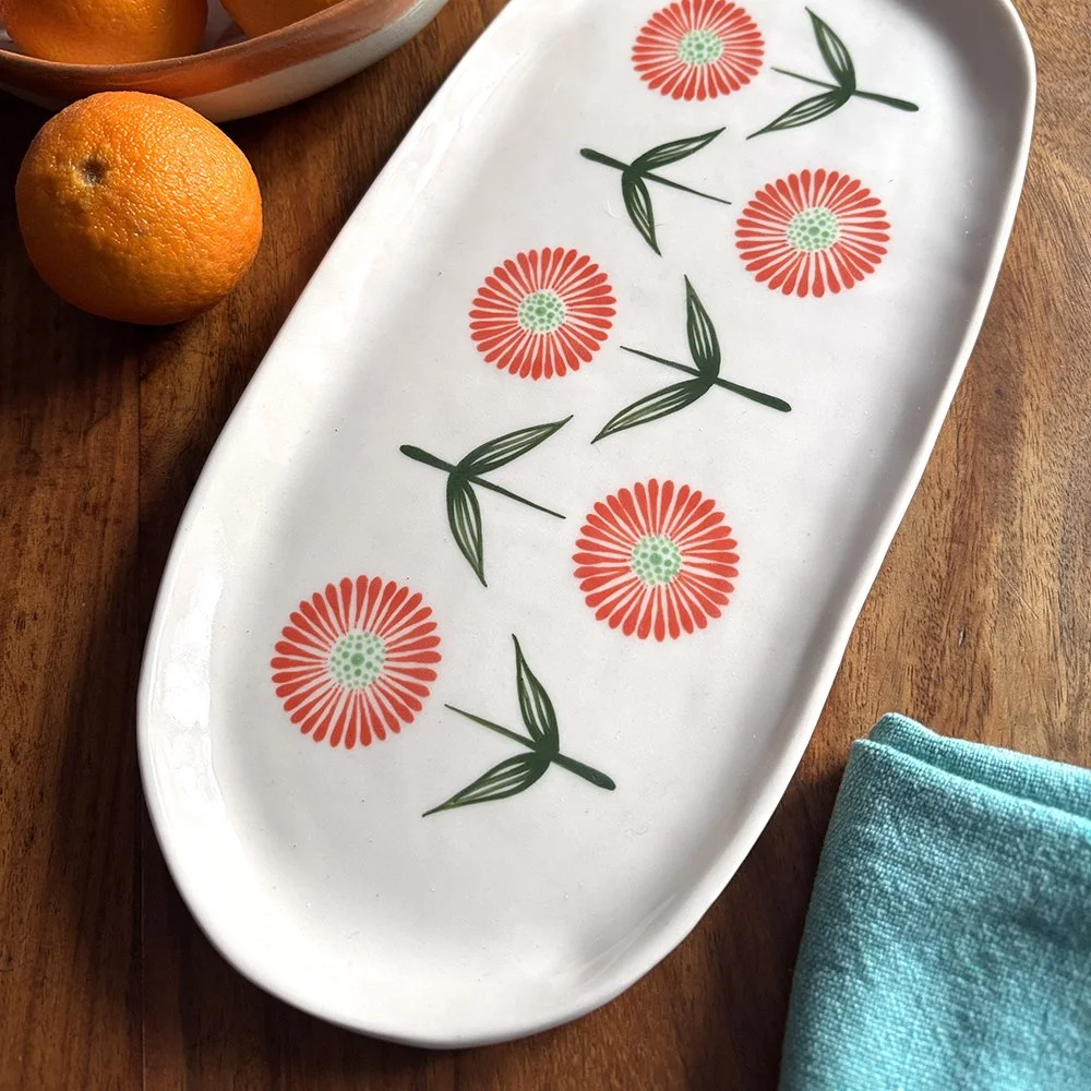 Red daisy long platter in porcelain