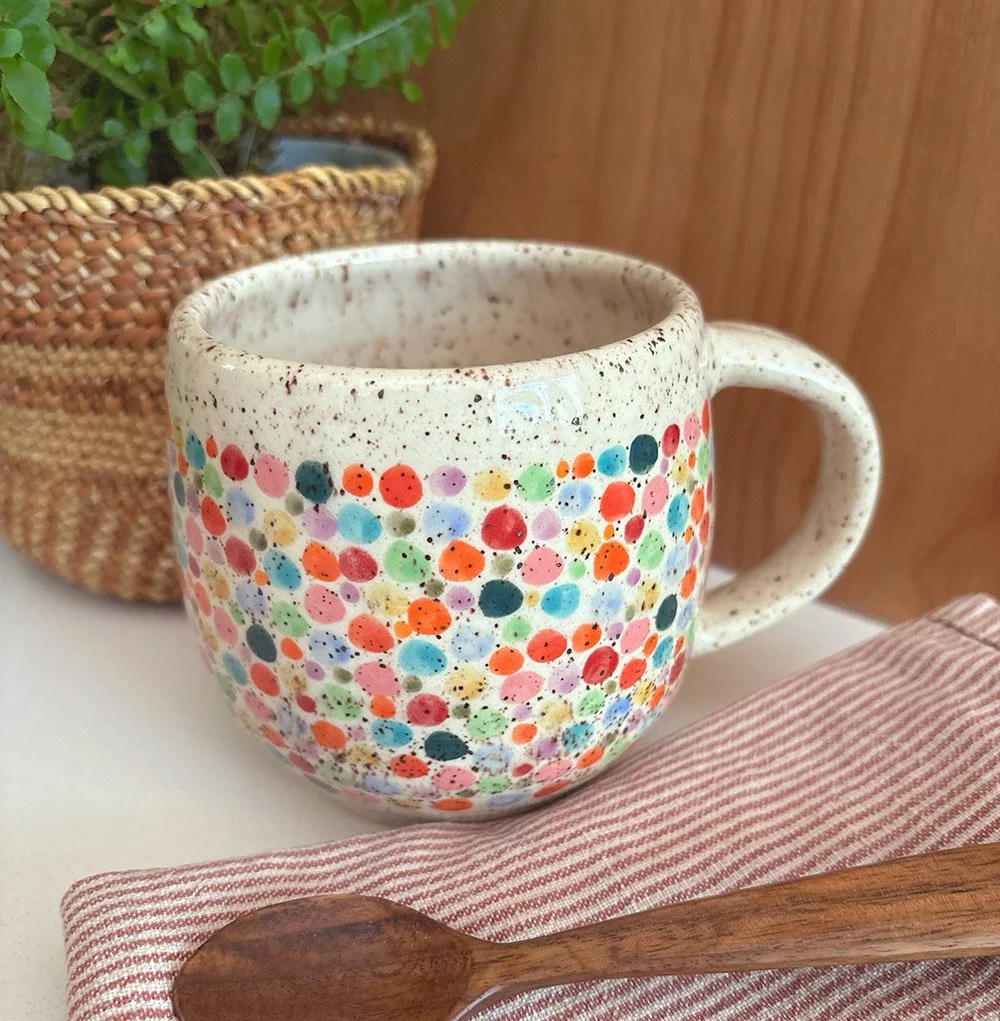 Dot mug in speckled white