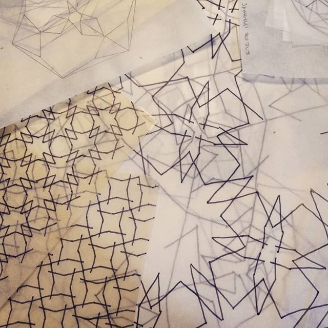 Packing up is a layered experience! .
.
.
#studio #pattern #patternobserver #textile #geometry #oldiesbutgoodies #geometric #linear #layers #moving