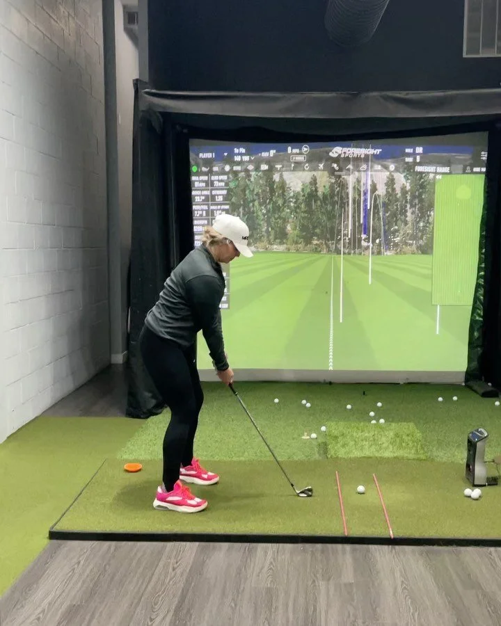 Kudos to @danniemac77 for grinding on her golf game this winter:

1. She&rsquo;s found her pre-swing spacing &amp; balance points
2. Loads into a flexed right leg without moving towards her toes or dipping
3. Athletically unwinds to a balanced finish