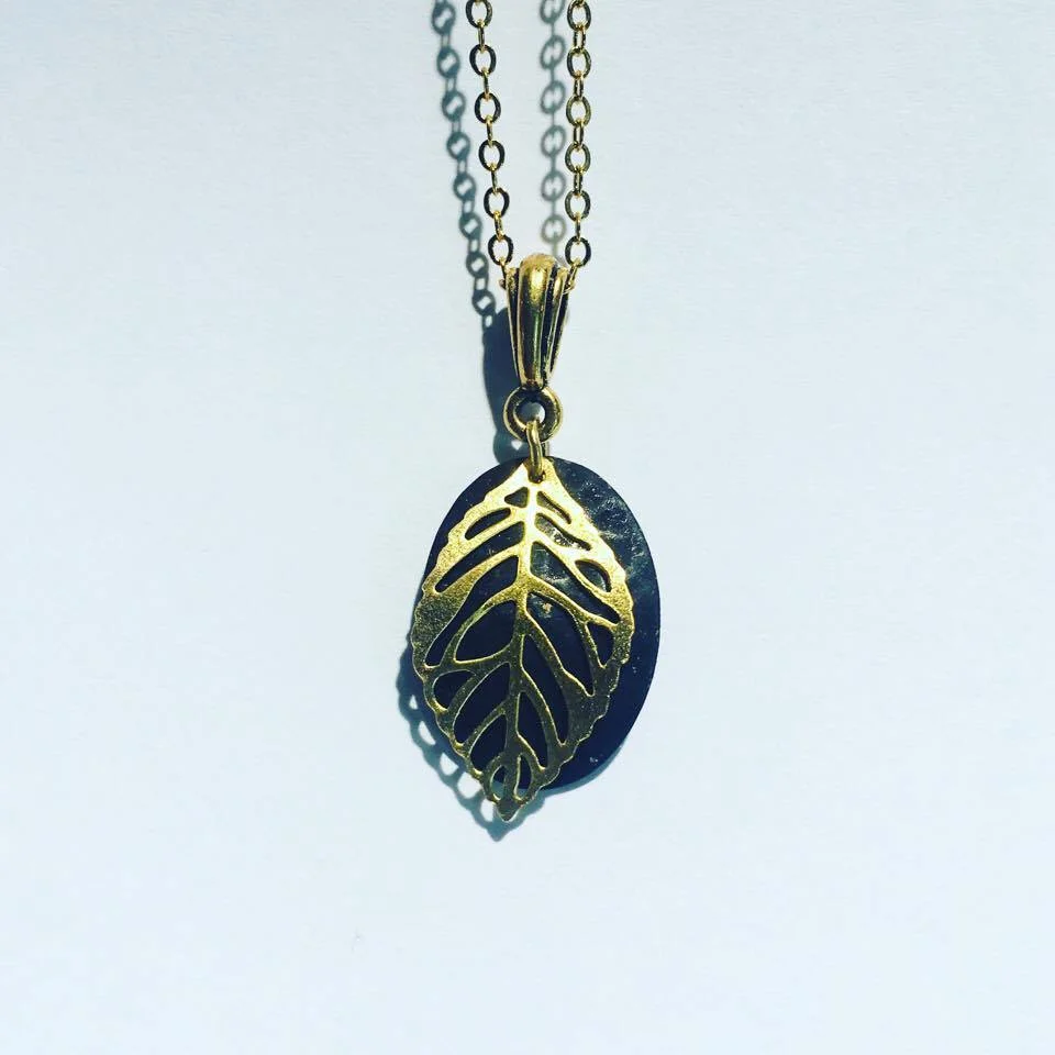 Oval Shaped Metal Leaf Pendant Necklace