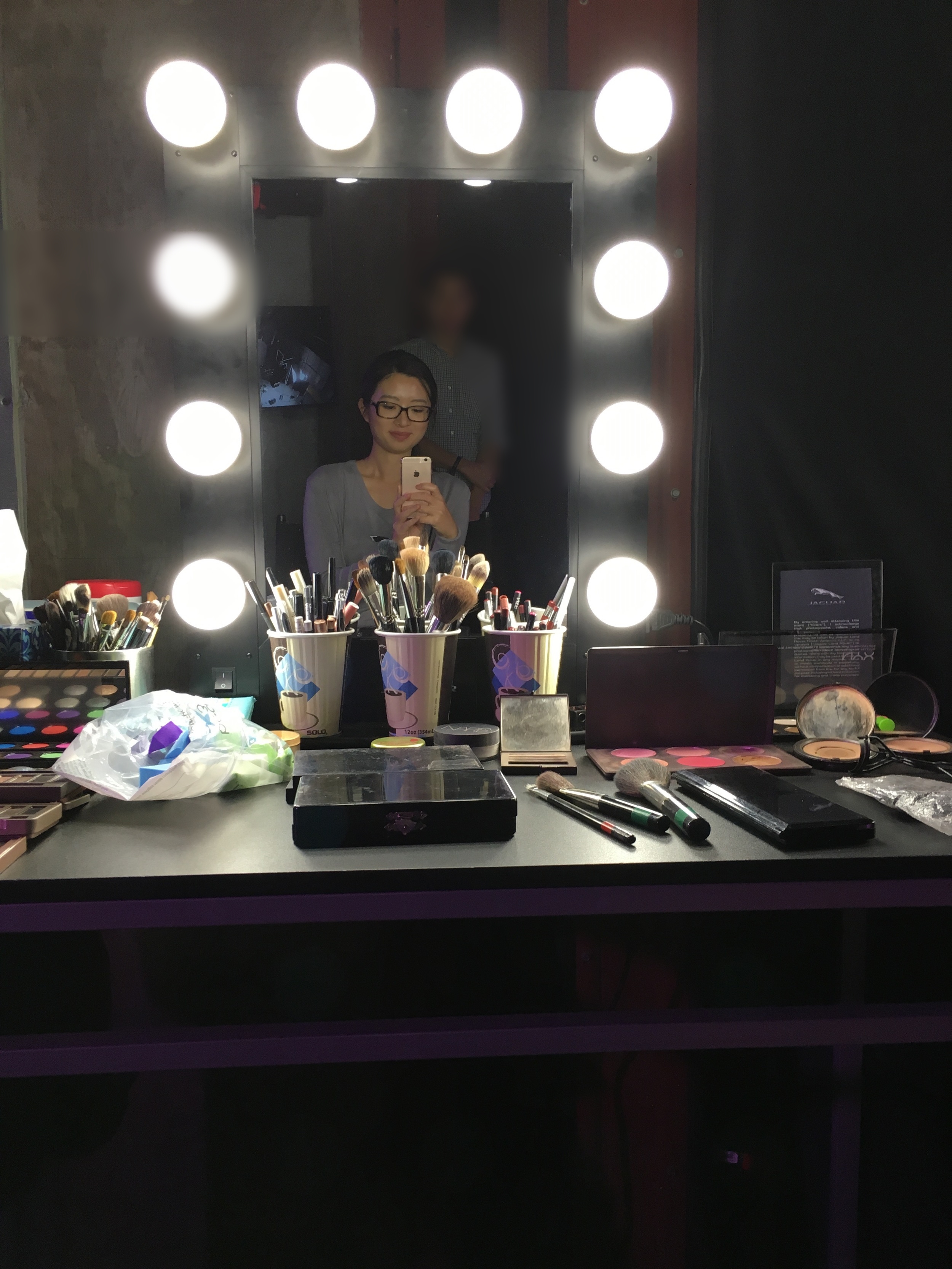 All movie stars have their professional makeup team-- so do you.