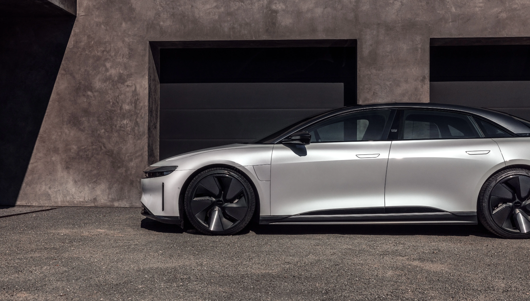 2025-lucid-air-stealth-side.png