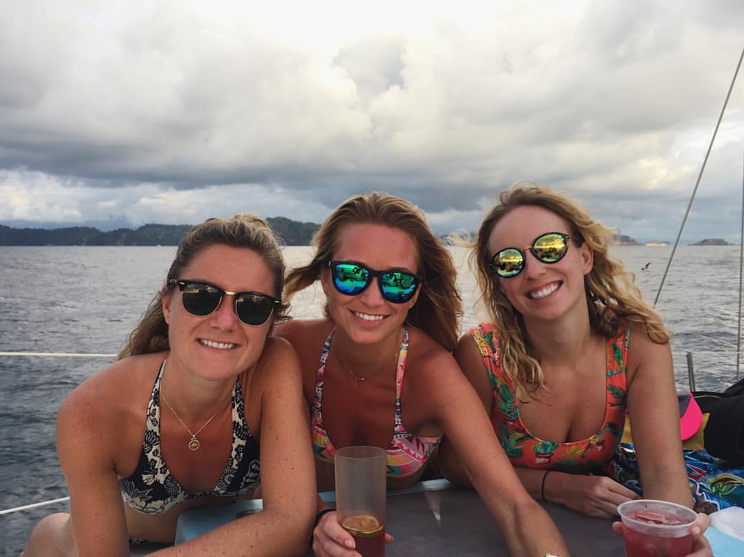 Kirsten is the one in the middle with her new blonde friends on the SYB Dominical Adventure in January 2017.