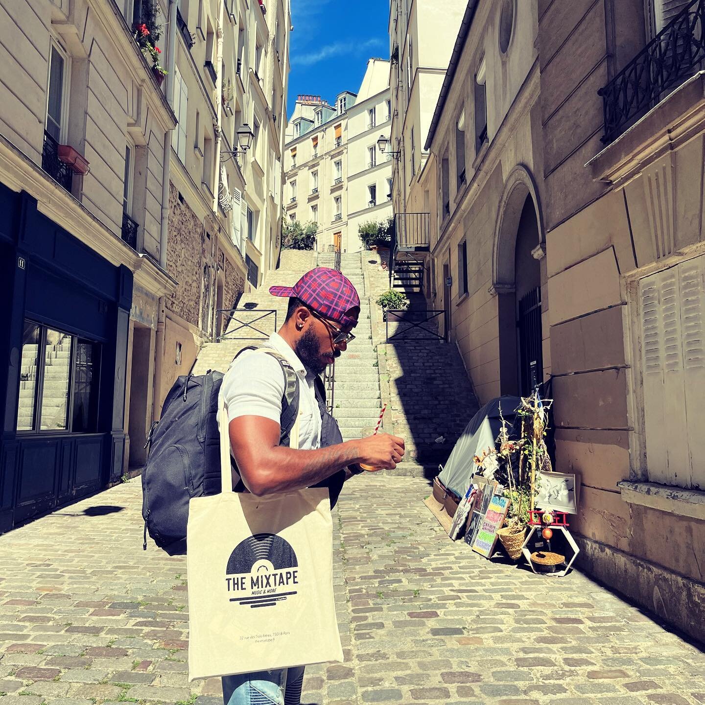 2022 &bull; Live in Paris with Mojo: Walking in the streets of Paris for a couple of days has thoroughly inspired me. From touring historic museums featuring timeless artists to eating crepes paired with Mojitos, I feel undeniably connected to this c