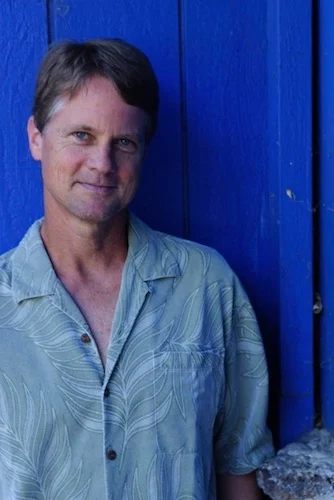 Steven Elliott 334x500.jpg