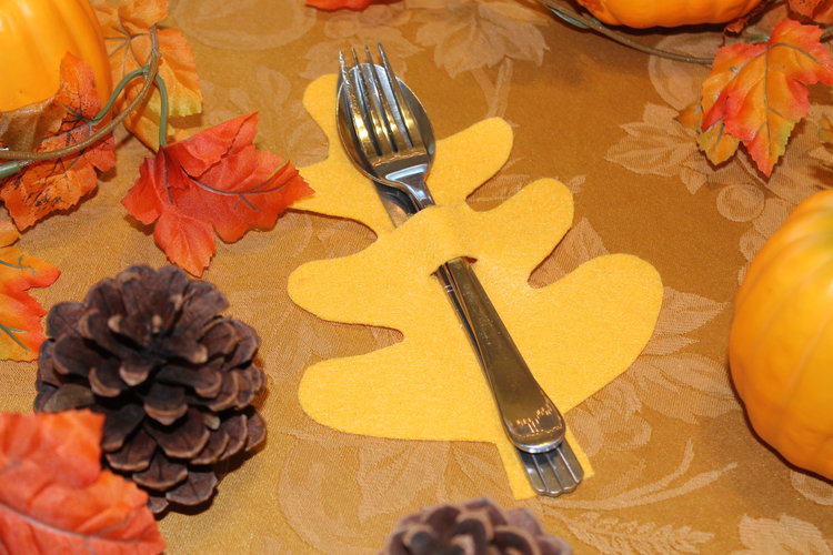 Felt Leaf Silverware Holders 2.jpeg