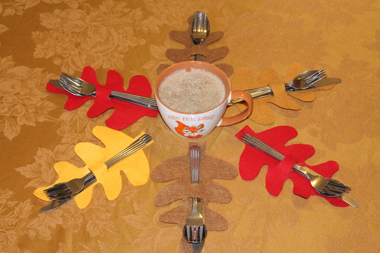 Felt Leaf Siverware Holders 1.jpeg