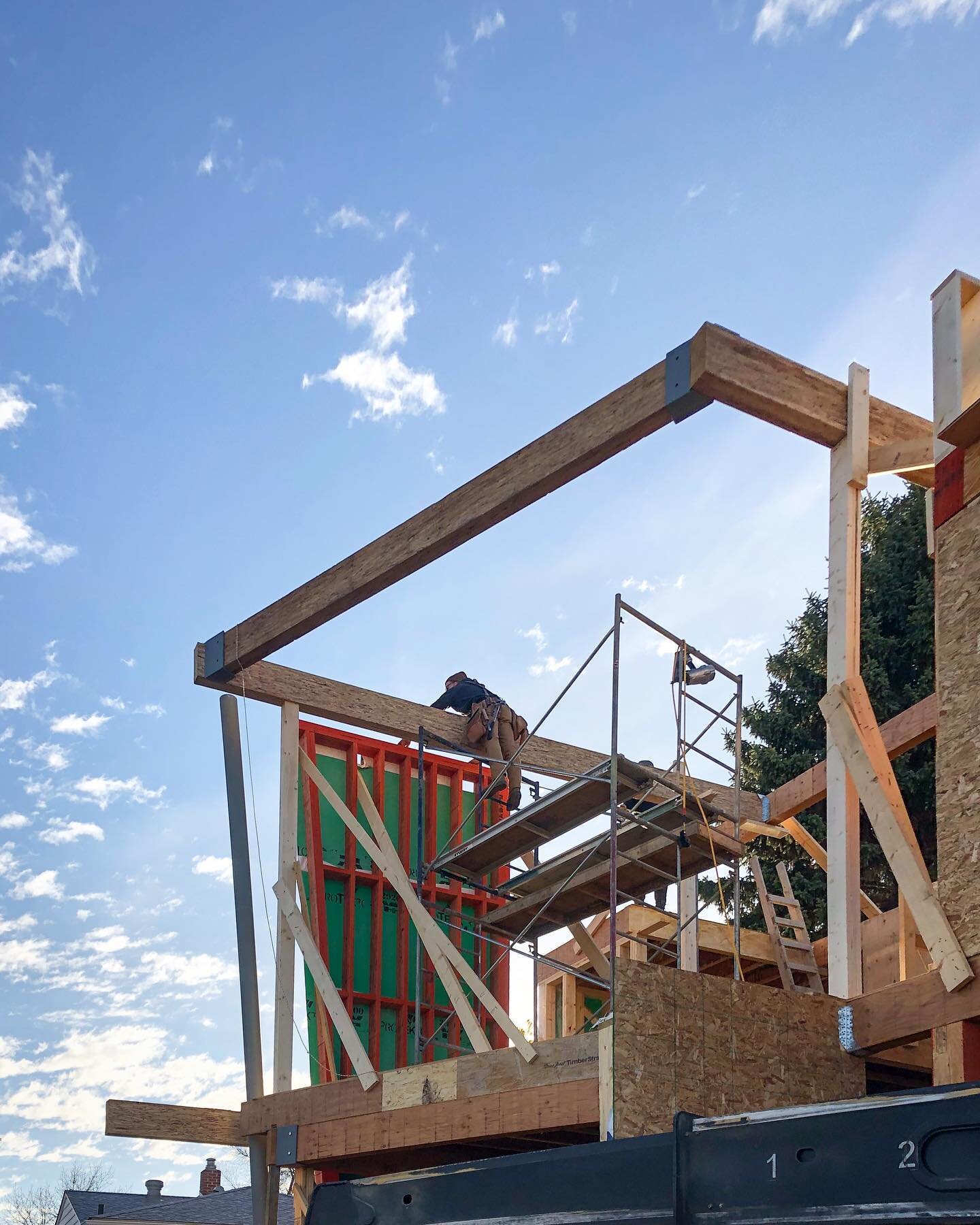 More beams then walls as we get to the first roof level of our Strathearn build 

#etchbuilt #yegbuilder #framing #carpentry #builder #yeginfill #lvl #lsl #psl