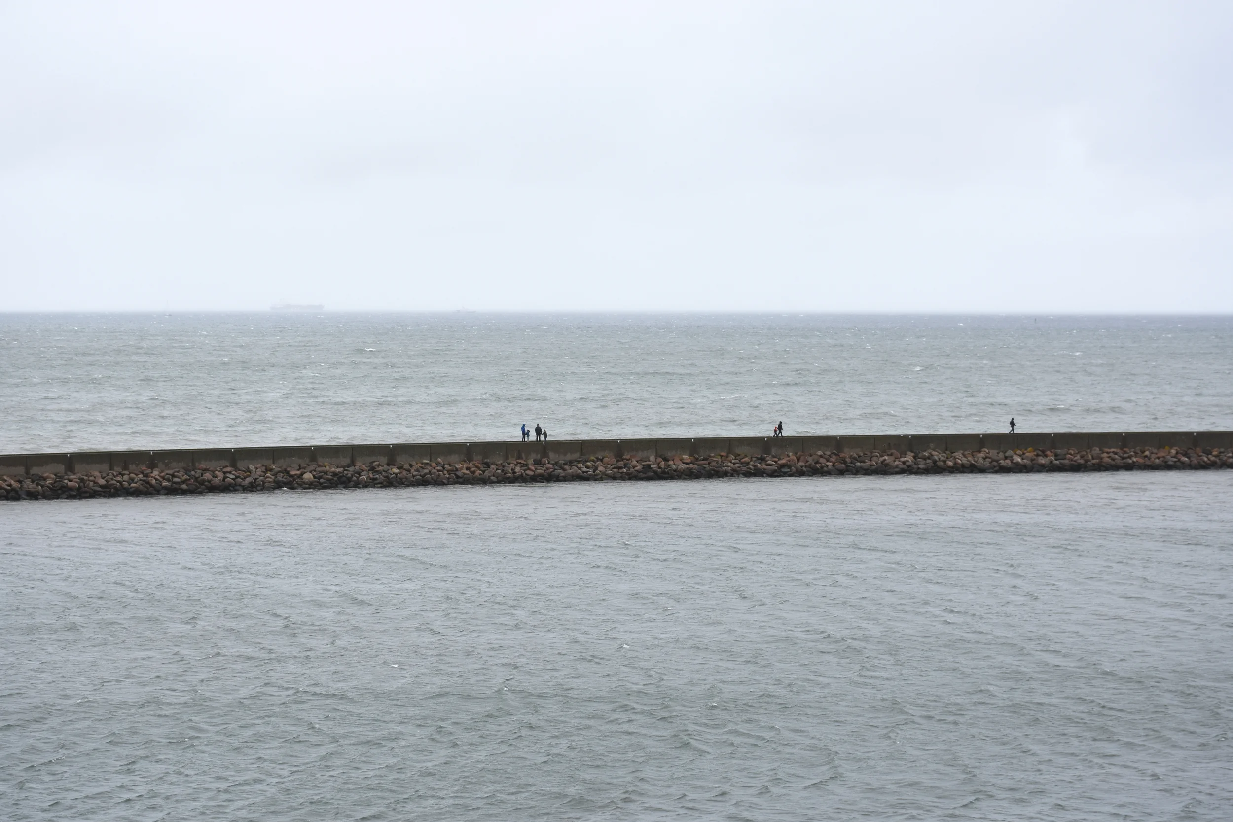 meer mit brücke.jpg