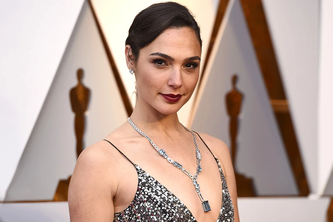 Behind Gal Gadot's Oscar Night Precious Gem