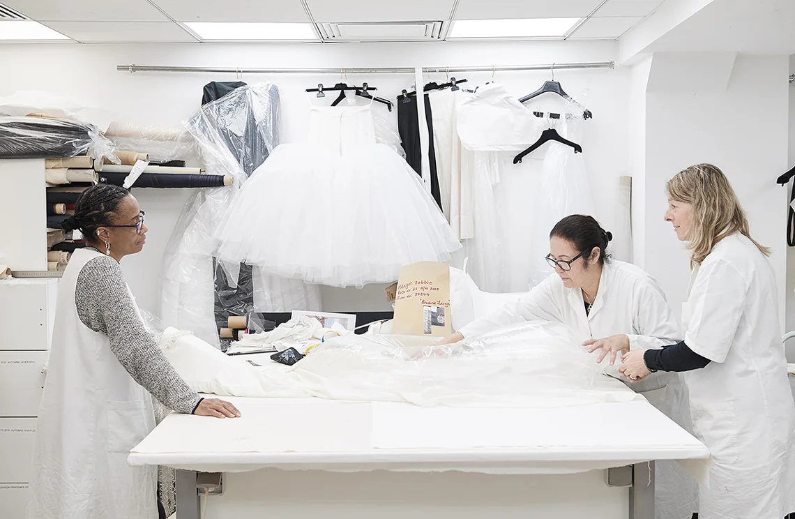 22_In_the_CHANEL_Haute_Couture_Atelier_LD.jpg
