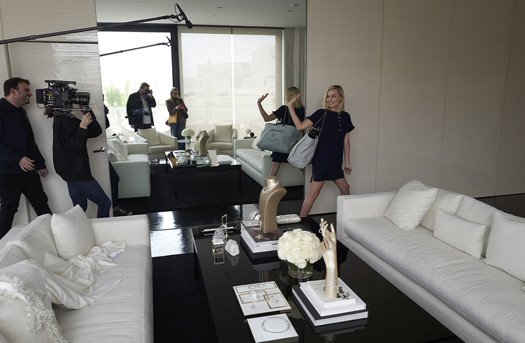 02_Last_fitting_in_Los_Angeles_with_Margot_Robbie_in_CHANEL_March_2nd_LD.jpg