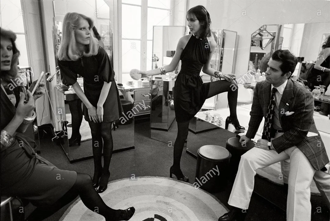 Before Fendi or Chanel, Lagerfeld was one of the first who decoded accessories as a great venture when reviving fashion houses. Here at the Chloé showroom.