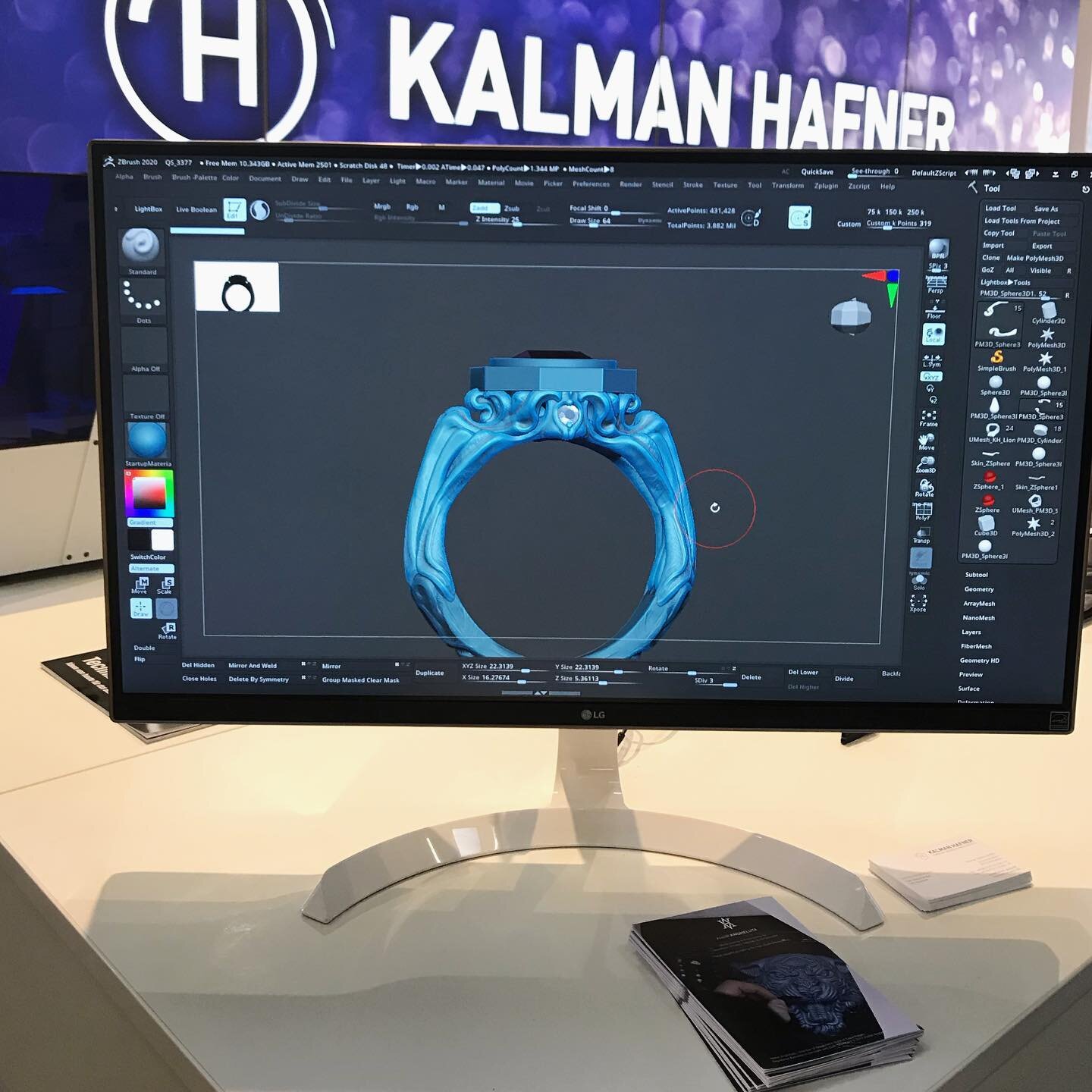 Back at @inhorgenta_munich, demoing jewellery sculpting in #zbrush . Come by and say Hi. #jewelry #jewellery #sculpting #digitalsculpting @zbrushatpixologic #3dprinting