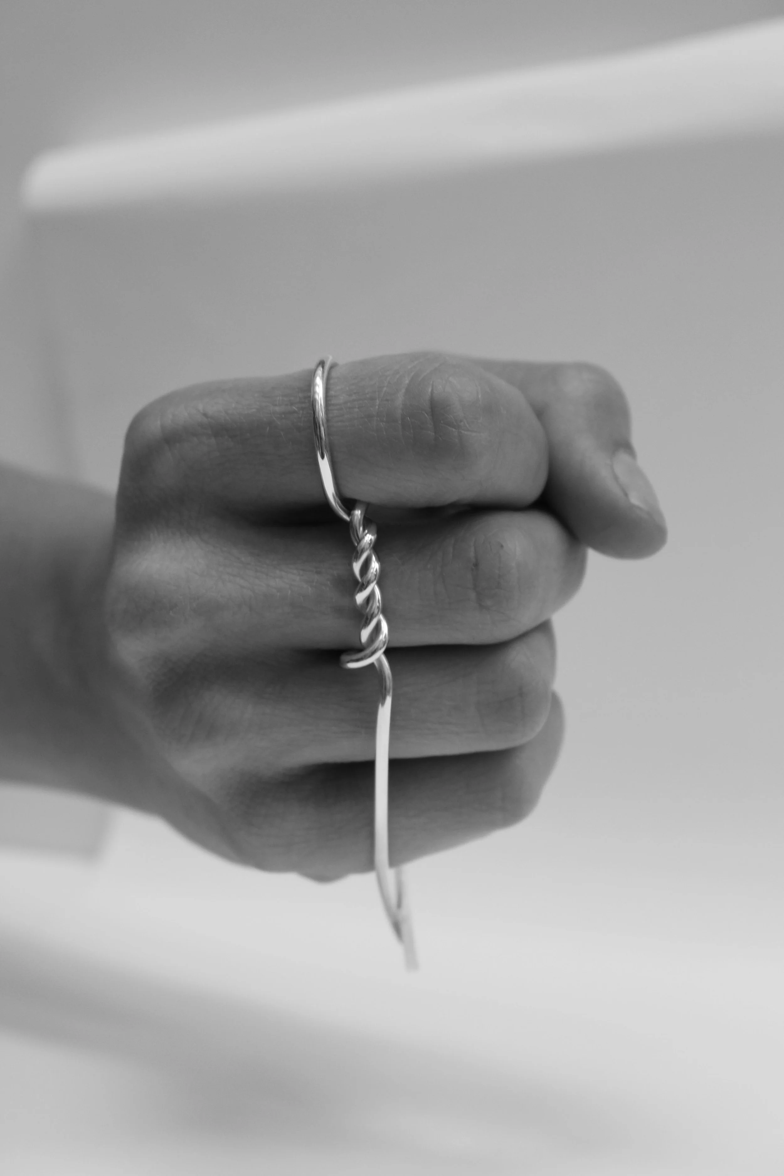 twist knuckle duster
