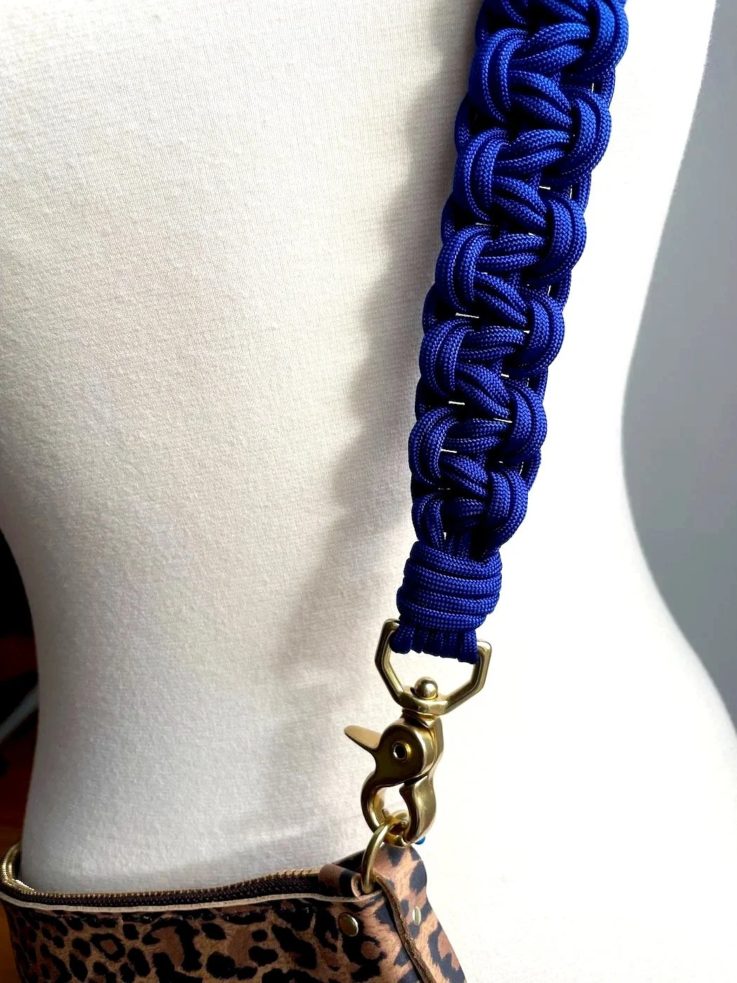 Strap---crossbody---six-strand---macrame---nylon---royal---front---1400.jpg
