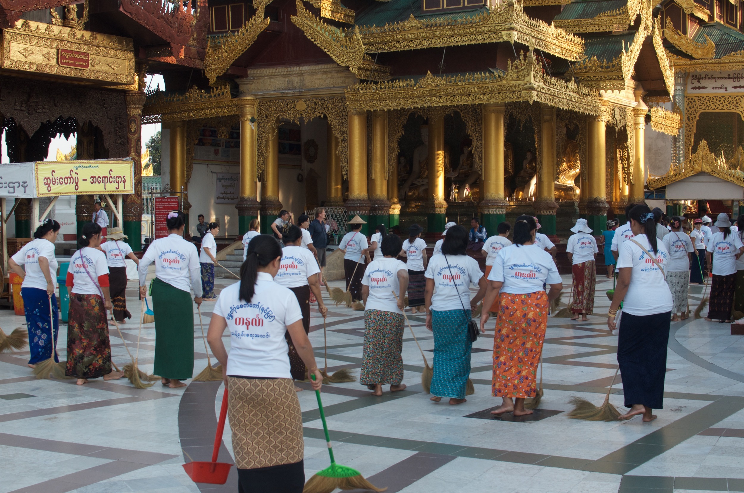 Around dusk, swarms of women with broomsticks walk out in neat rows. What follows is an elegant dance as they walk and sweep in step to ensure that the Shwedagon remains pristine.