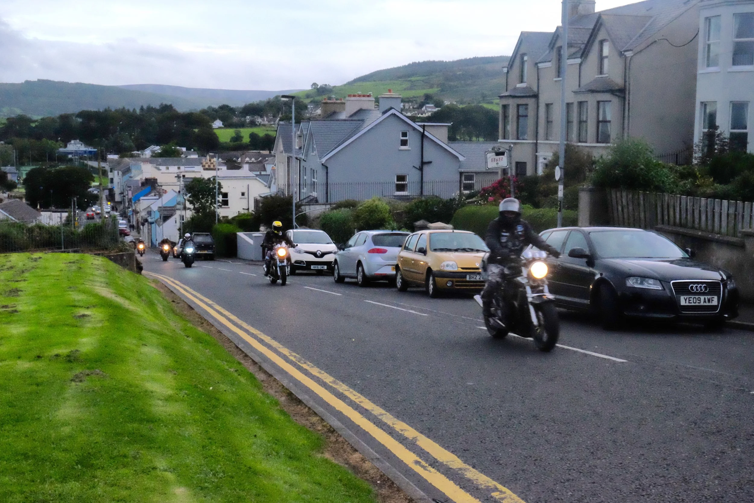 Random twilight motorcade up North Road.