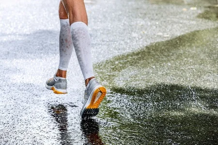 61632025_S_Compression_Socks_Legs_Female_sneakers_Running_Walking.jpg
