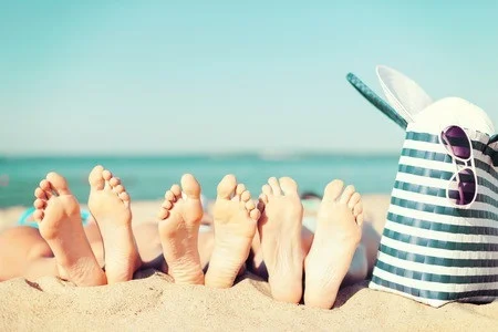 31157897_S_Feet_Beach_Sunglasses_Blue_Skies_Blue_Bag_Beach_tote.jpg