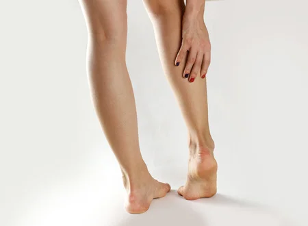 88767426_S_woman_leg_cramp_heel_pain_Achilles_tendonitis_injury.jpg