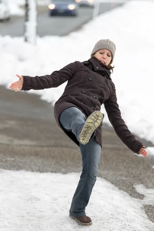 63947547_S_slip_fall_slipping_ice_snow.jpg