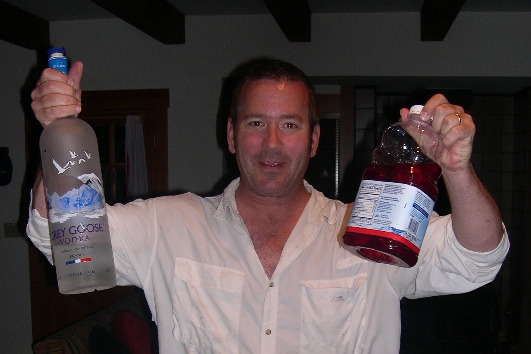 YJ 2007 - Video - Ted at Bar.JPG