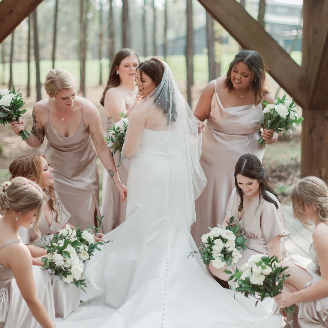 All because two people fell in love! 🤍

Photos: @micahlavaughn 
Bride: @taylorjlofton 
Groom: @jonathanlofton 
Bridal Gown: @fabulousfrocksbridal @fabulousfrocksshreveport 
MUAH: @touchedby_grace 
Florals: @leanne.graves 
Men&rsquo;s Attire: @squire