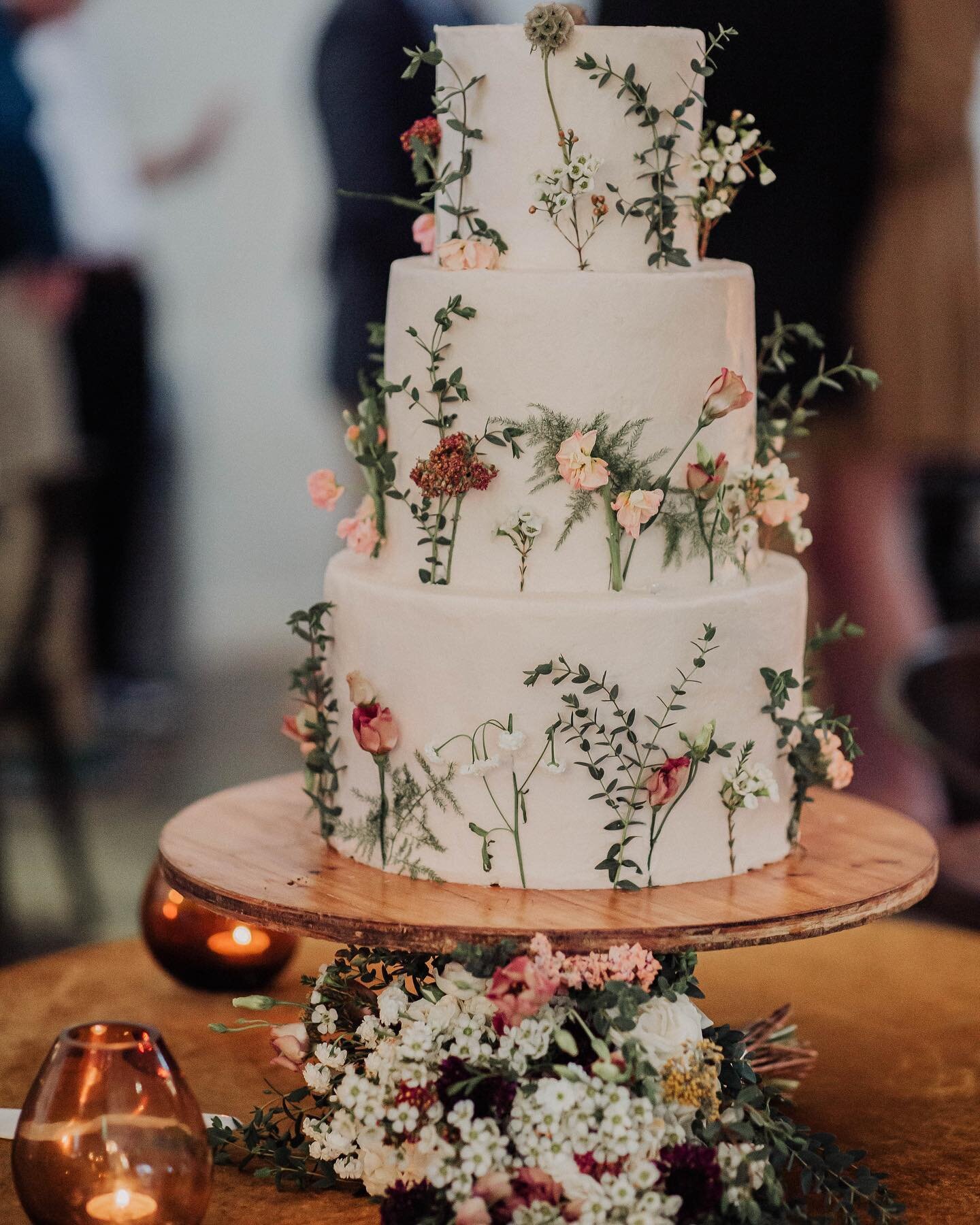 A few gorgeous florals for your Friday feed! 🌺

If you&rsquo;re ever seeking wedding inspo&hellip;check out our Pinterest board (link in bio). You&rsquo;ll find tons of ideas from real 
#sainteterreweddings 🤍

Photos: @soul_rebels_photo 
Florals: @