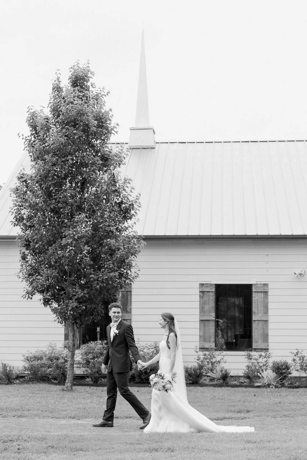 Wedding photography at Sainte Terre by Emily Slabaugh