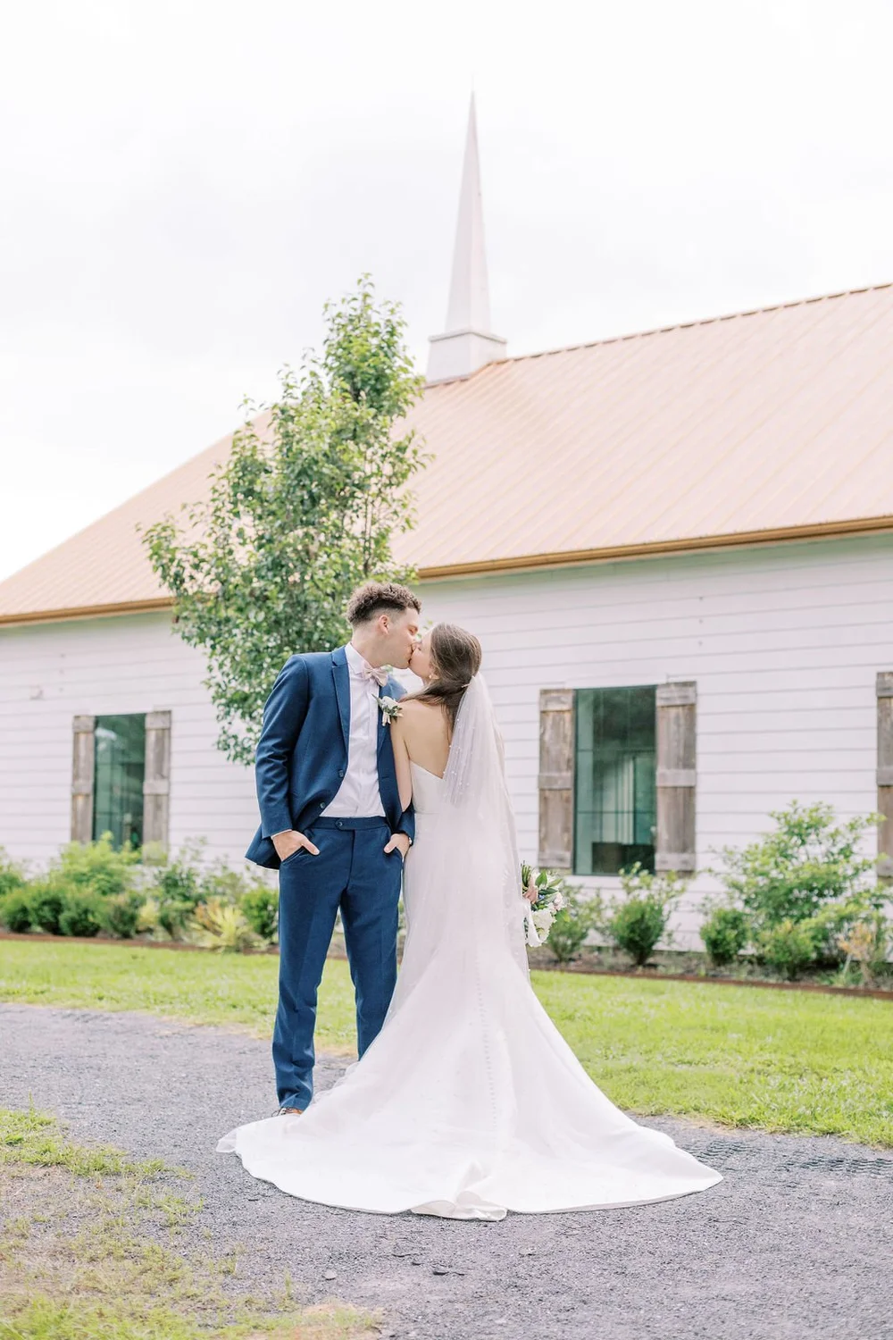 Wedding photography at Sainte Terre by Emily Slabaugh