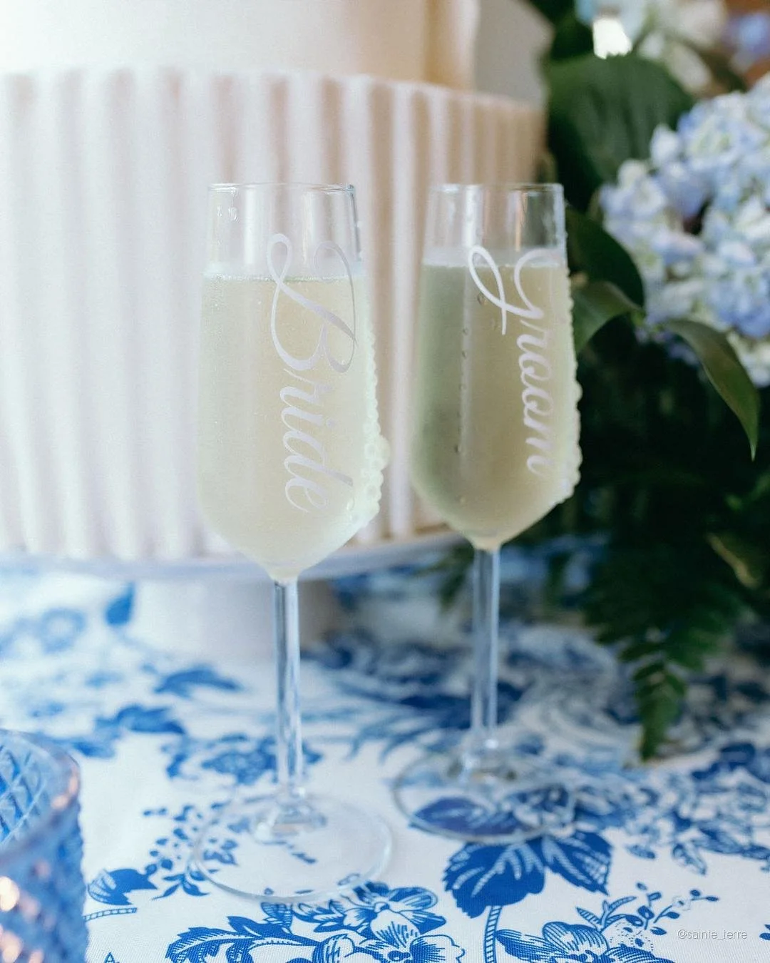 Some color stories are trends. This one isn't.

Dusty blue and chinoiserie has been showing up in well-set rooms for two hundred years. Grandmothers had it. Their daughters kept it. Their granddaughters are picking it again &mdash; and asking for it 