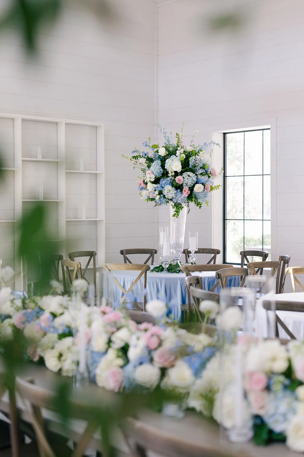 14-reception-set-with-blue-linens-and-white-and-blue-florals-at-the-stone.jpg