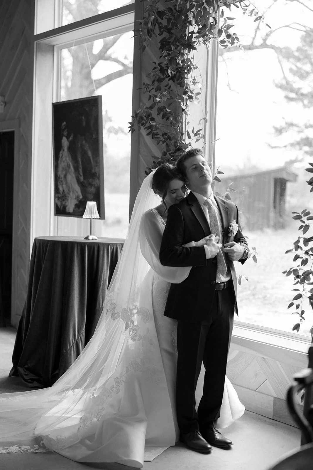 16-black-and-white-photograph-of-the-couple-beside-a-hung-painting-at-the.jpg