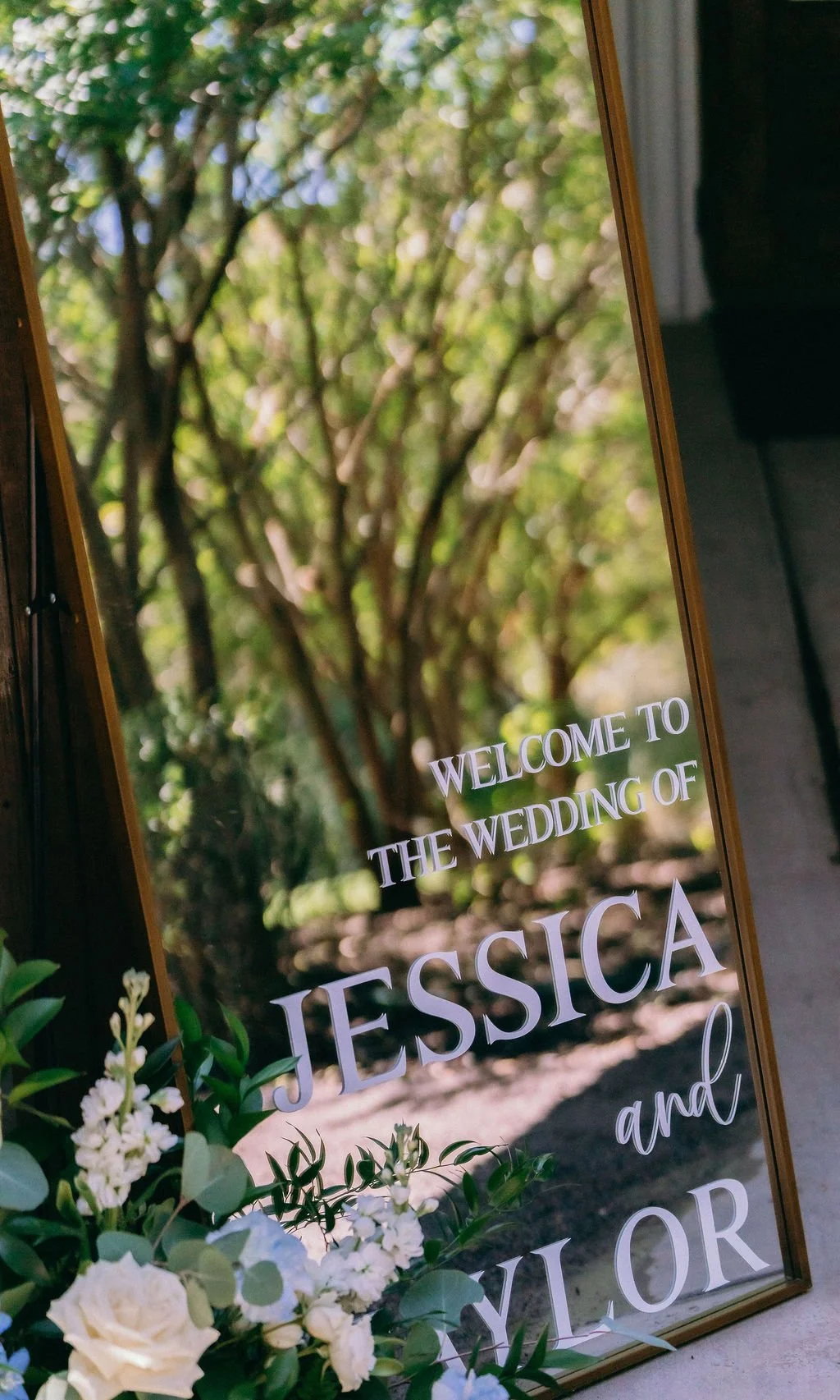 15-mirror-welcome-sign-with-white-and-blue-florals-at-the-stone-barn-at.jpg
