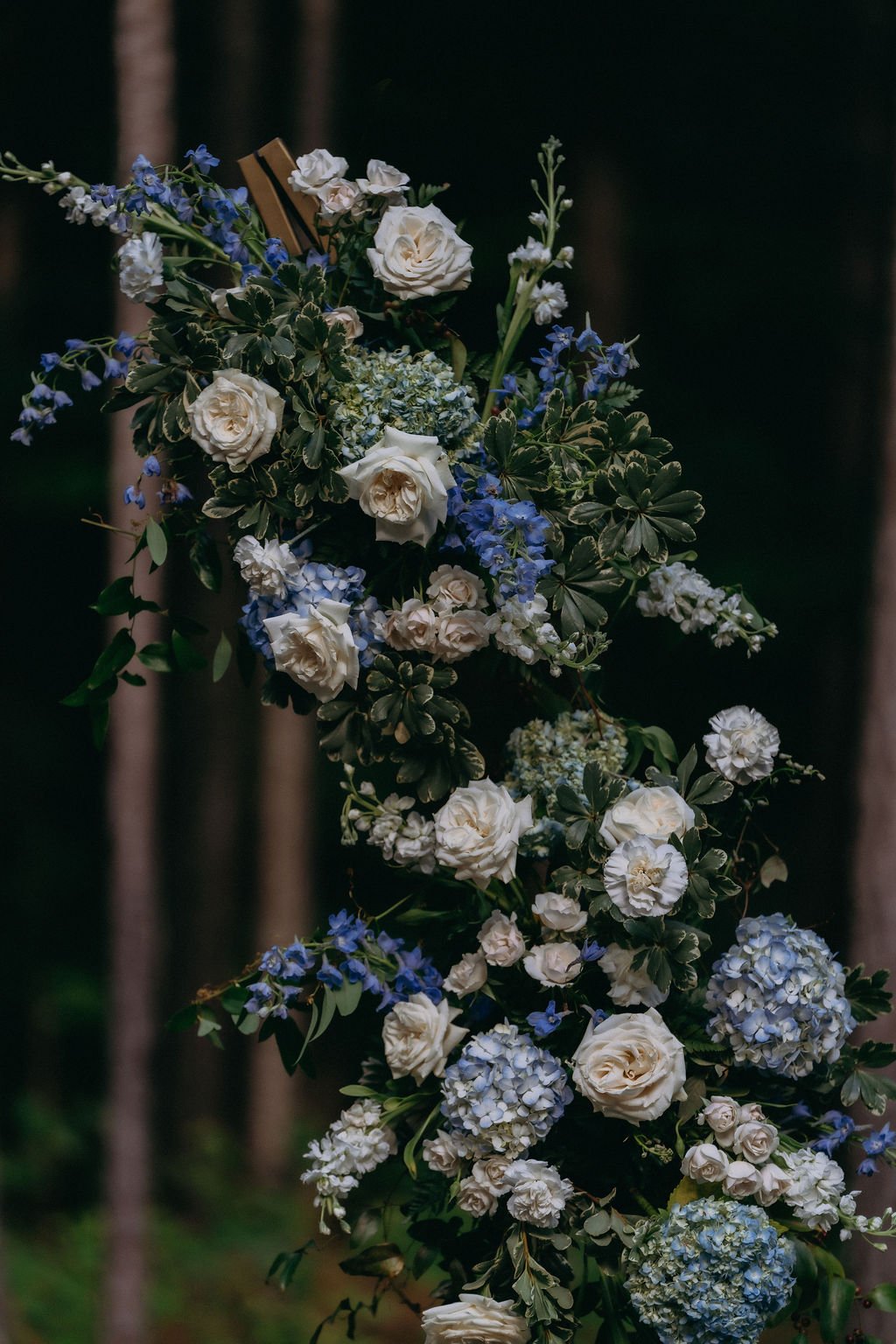 17-ceremony-arrangement-of-white-garden-roses-blue-hydrangea-and.jpg