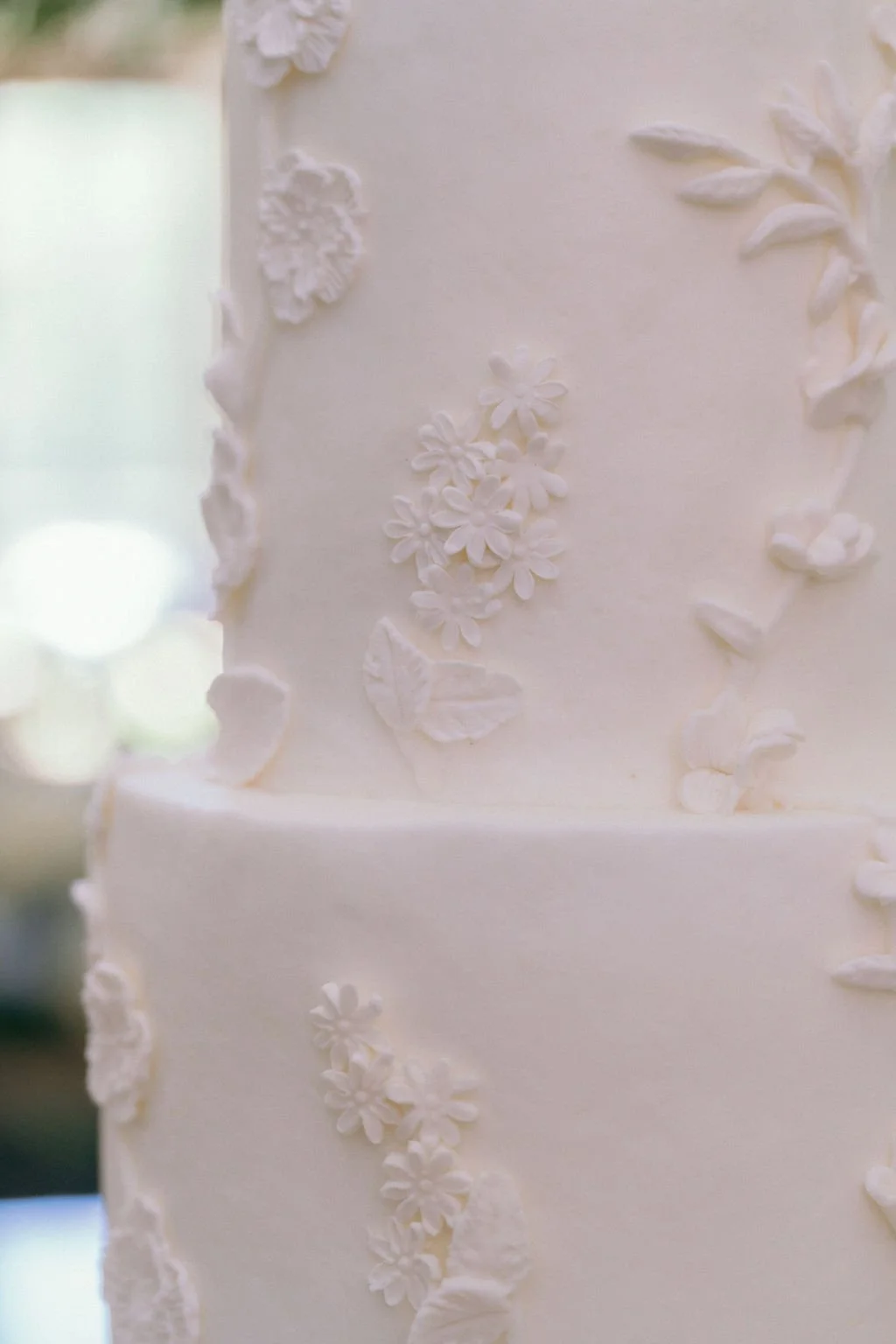 35-close-up-of-white-sugar-flowers-and-vines-on-a-wedding-cake-at-sainte.jpg