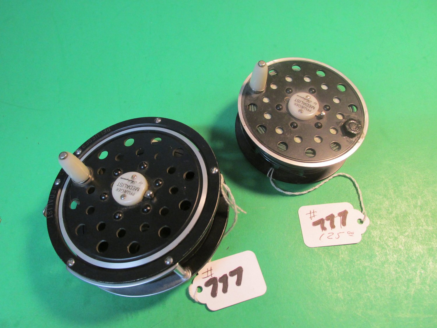 フルーガーメダリスト1498　アメリカ製 USED＆ANTIEQUE ＞ リール ＞ その他 Sold ＞ PFLUEGER MEDALIST 1498