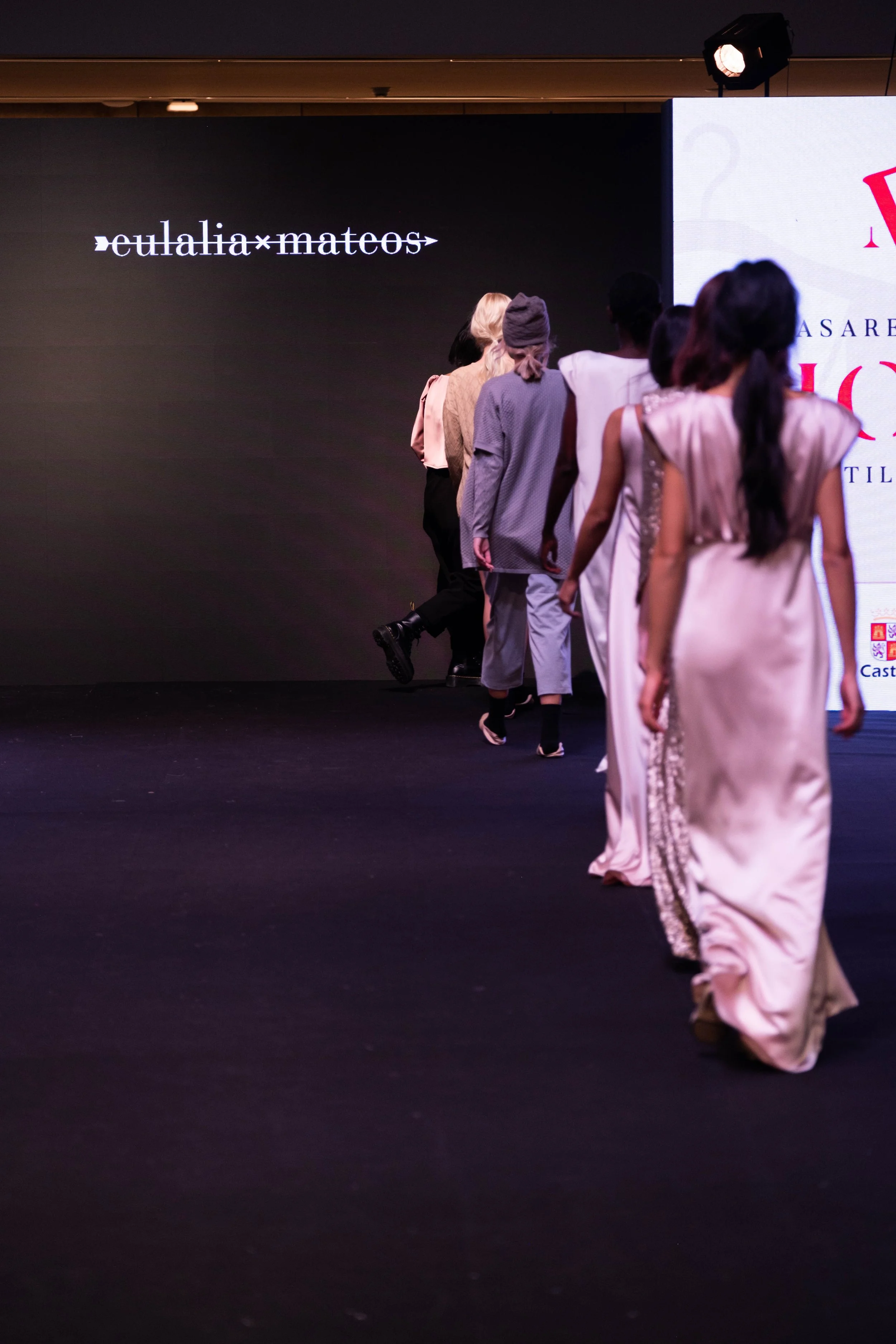 Desfile en pasarelacyl 2022. NEBULOSA