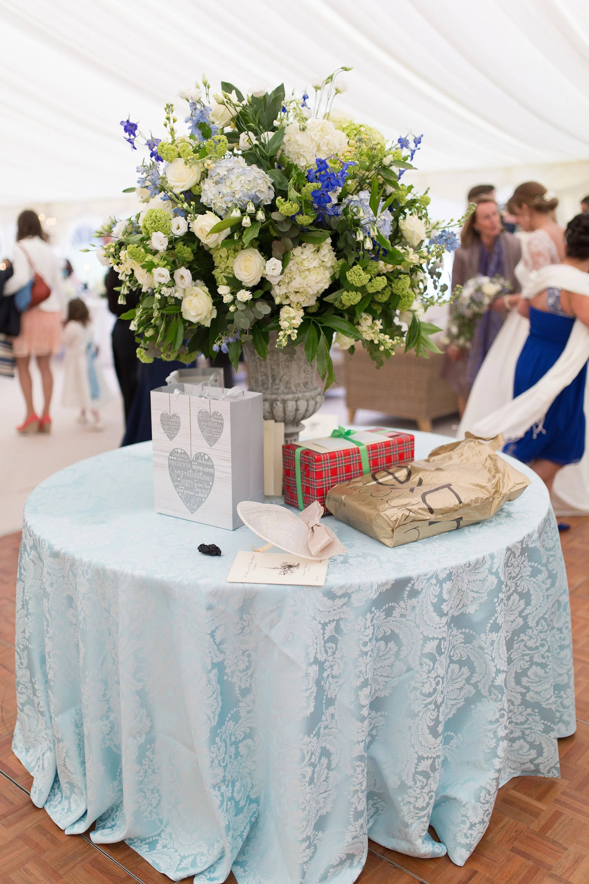 URN_GIFT_MIRIAM_FAITH_WEDDING_FLOWERS.jpg